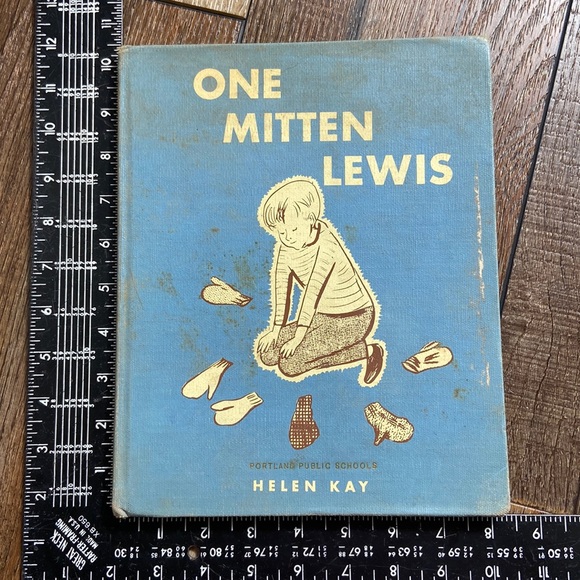 One Mitten Lewis by Helen Kay Vintage Hard Cover Book - Picture 13 of 13
